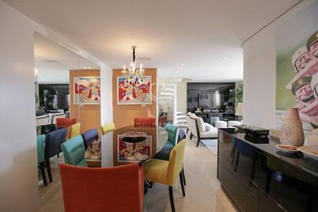 Apartamento à venda com 320m², 4 quartos e 4 vagas