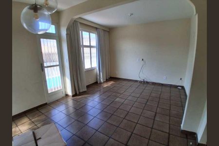 Casa à venda com 141m², 3 quartos e 1 vaga