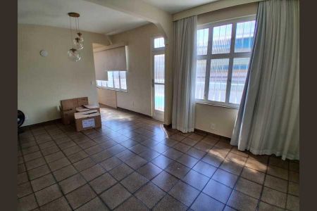 Casa à venda com 141m², 3 quartos e 1 vaga