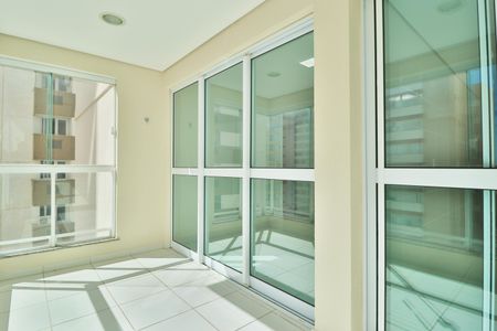 Apartamento para alugar com 68m², 2 quartos e 2 vagasVaranda