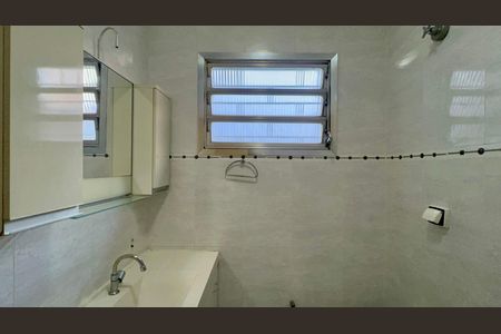 Banheiro de casa à venda com 3 quartos, 186m² em Alto de Pinheiros, São Paulo