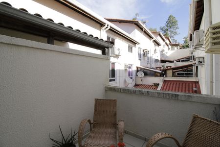 Casa de condomínio para alugar com 120m², 4 quartos e 2 vagasvaranda quarto 2