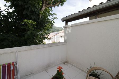 Casa de condomínio para alugar com 120m², 4 quartos e 2 vagasvaranda quarto 2