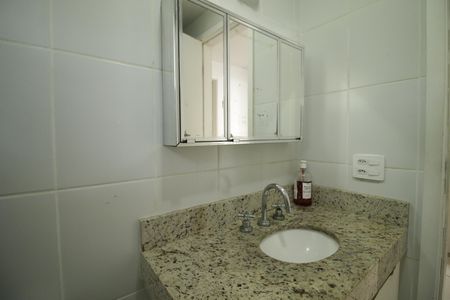 Casa de condomínio para alugar com 120m², 4 quartos e 2 vagasBanheiro