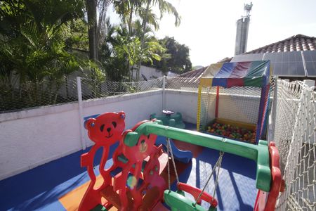 Casa de condomínio para alugar com 120m², 4 quartos e 2 vagasBrinquedoteca