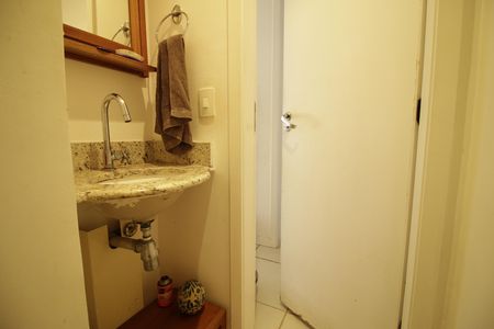 Casa de condomínio para alugar com 120m², 4 quartos e 2 vagasLavabo