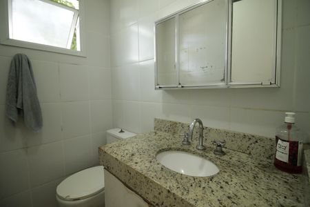 Casa de condomínio para alugar com 120m², 4 quartos e 2 vagasBanheiro