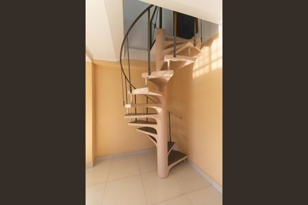 Casa à venda com 150m², 3 quartos e 1 vagaEscada