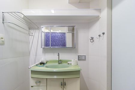 Casa de condomínio à venda com 168m², 3 quartos e 3 vagas Casa de condomínio à venda com 168m², 3 quartos e 3 vagasBanheiro - Área de Serviço