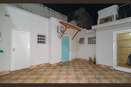 Casa de condomínio à venda com 168m², 3 quartos e 3 vagas Casa de condomínio à venda com 168m², 3 quartos e 3 vagasQuintal