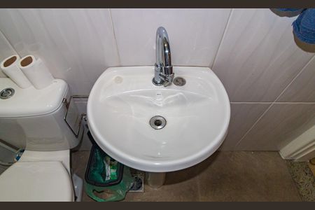 Casa de condomínio à venda com 168m², 3 quartos e 3 vagas Casa de condomínio à venda com 168m², 3 quartos e 3 vagasDetalhe - Banheiro 2