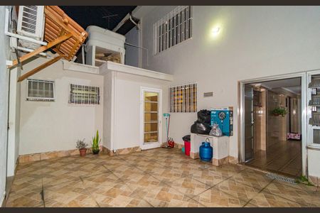 Casa de condomínio à venda com 168m², 3 quartos e 3 vagas Casa de condomínio à venda com 168m², 3 quartos e 3 vagasQuintal