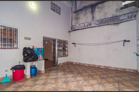 Casa de condomínio à venda com 168m², 3 quartos e 3 vagas Casa de condomínio à venda com 168m², 3 quartos e 3 vagasQuintal