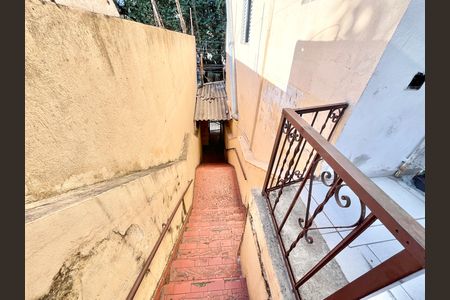 Casa para alugar com 50m², 2 quartos e sem vaga Casa para alugar com 50m², 2 quartos e sem vagaEscada