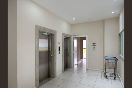 Apartamento à venda com 100m², 3 quartos e 2 vagas Apartamento à venda com 100m², 3 quartos e 2 vagasElevador