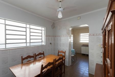 Casa à venda com 300m², 8 quartos e 2 vagas Casa à venda com 300m², 8 quartos e 2 vagasCopa