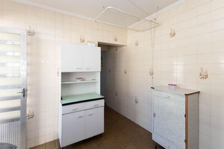 Casa à venda com 300m², 8 quartos e 2 vagas Casa à venda com 300m², 8 quartos e 2 vagasÁrea de Serviço casa 1