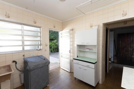 Casa à venda com 300m², 8 quartos e 2 vagas Casa à venda com 300m², 8 quartos e 2 vagasÁrea de Serviço casa 1