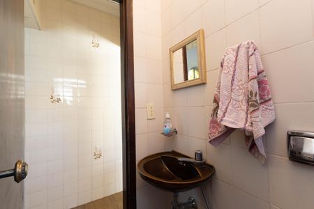Casa à venda com 300m², 8 quartos e 2 vagas Casa à venda com 300m², 8 quartos e 2 vagasBanheiro 2