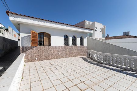 Casa à venda com 300m², 8 quartos e 2 vagas Casa à venda com 300m², 8 quartos e 2 vagasTerraço