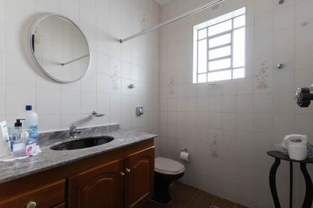 Casa à venda com 300m², 8 quartos e 2 vagas Casa à venda com 300m², 8 quartos e 2 vagasBanheiro 3 casa 1