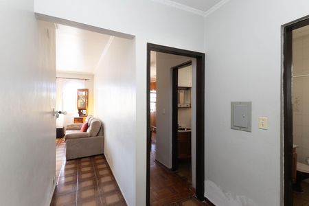 Casa à venda com 300m², 8 quartos e 2 vagas Casa à venda com 300m², 8 quartos e 2 vagasHall