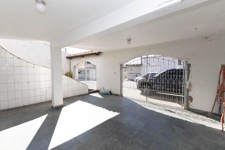 Casa à venda com 300m², 8 quartos e 2 vagas Casa à venda com 300m², 8 quartos e 2 vagasGaragem