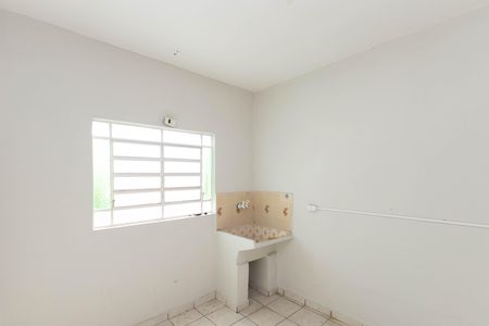 Casa à venda com 300m², 8 quartos e 2 vagas Casa à venda com 300m², 8 quartos e 2 vagasÁrea de Serviço casa 2