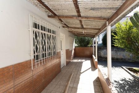 Casa à venda com 300m², 8 quartos e 2 vagas Casa à venda com 300m², 8 quartos e 2 vagasQuintal casa 2