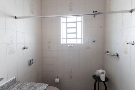 Casa à venda com 300m², 8 quartos e 2 vagas Casa à venda com 300m², 8 quartos e 2 vagasBanheiro 3 casa 1