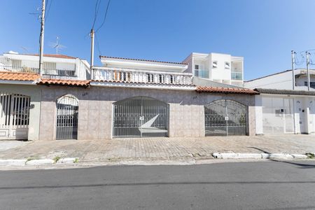 Casa à venda com 300m², 8 quartos e 2 vagas Casa à venda com 300m², 8 quartos e 2 vagasFachada