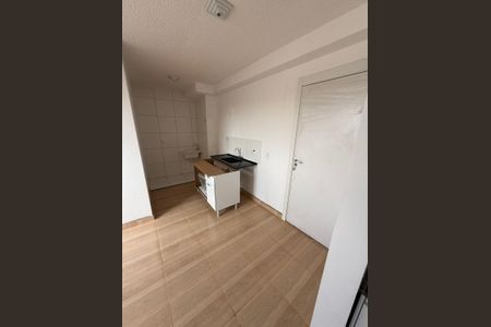 Cozinha de apartamento para alugar com 2 quartos, 35m² em Cidade São Mateus, São Paulo