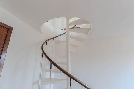 Apartamento à venda com 120m², 1 quarto e 2 vagasEscada
