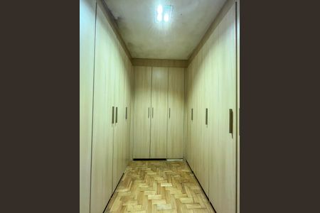 Casa para alugar com 260m², 3 quartos e 2 vagas Casa para alugar com 260m², 3 quartos e 2 vagasCloset da suíte