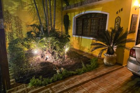 Casa para alugar com 260m², 3 quartos e 2 vagas Casa para alugar com 260m², 3 quartos e 2 vagasJardim (Noite)