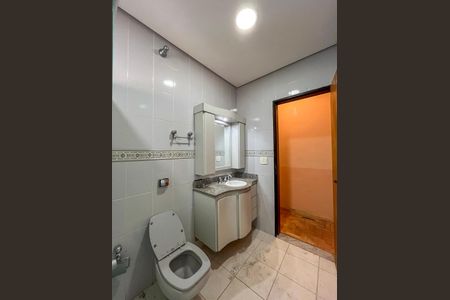 Casa para alugar com 260m², 3 quartos e 2 vagas Casa para alugar com 260m², 3 quartos e 2 vagasBanheiro da Suíte