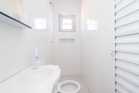 Casa para alugar com 58m², 2 quartos e sem vagaBanheiro