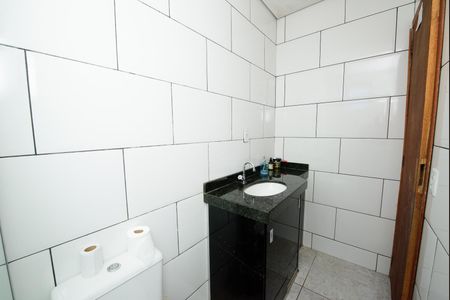 Banheiro 2 de casa à venda com 2 quartos, 116m² em Itaipu, Contagem