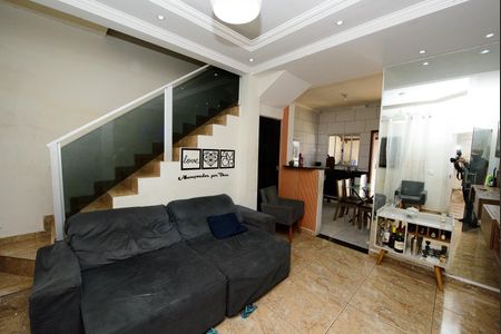 Sala 1 de casa à venda com 2 quartos, 116m² em Itaipu, Contagem