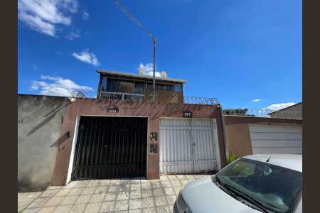 Fachada de casa à venda com 2 quartos, 116m² em Itaipu, Contagem