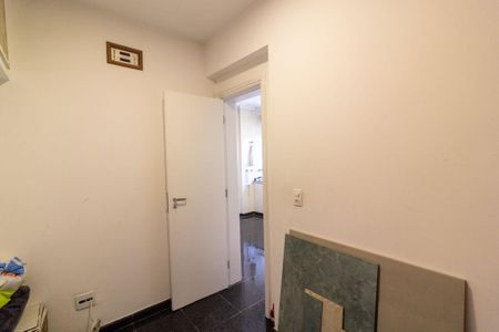 Apartamento à venda com 320m², 4 quartos e 4 vagas Apartamento à venda com 320m², 4 quartos e 4 vagasQuarto de Serviço
