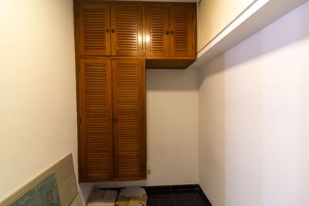 Apartamento à venda com 320m², 4 quartos e 4 vagas Apartamento à venda com 320m², 4 quartos e 4 vagasQuarto de Serviço