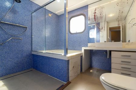 Apartamento à venda com 320m², 4 quartos e 4 vagas Apartamento à venda com 320m², 4 quartos e 4 vagasBanheiro Suíte 1