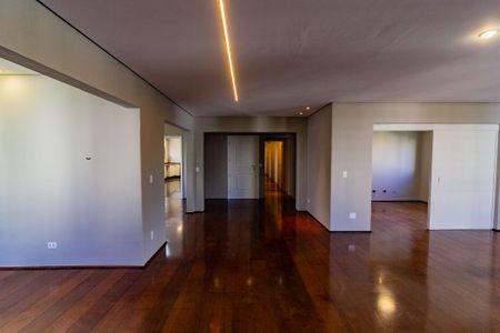 Apartamento à venda com 320m², 4 quartos e 4 vagas Apartamento à venda com 320m², 4 quartos e 4 vagasSala 2