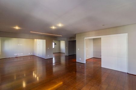 Apartamento à venda com 320m², 4 quartos e 4 vagas Apartamento à venda com 320m², 4 quartos e 4 vagasSala 2