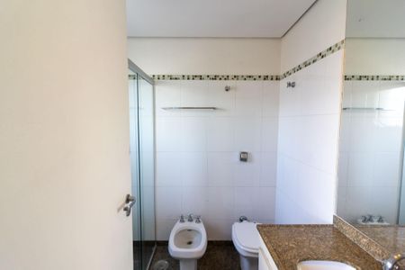 Apartamento à venda com 320m², 4 quartos e 4 vagas Apartamento à venda com 320m², 4 quartos e 4 vagasBanheiro Suíte 4