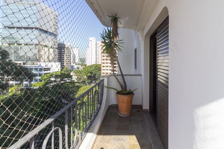 Apartamento à venda com 320m², 4 quartos e 4 vagas Apartamento à venda com 320m², 4 quartos e 4 vagasVaranda Quarto 1 - Suíte 1