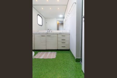 Apartamento à venda com 320m², 4 quartos e 4 vagas Apartamento à venda com 320m², 4 quartos e 4 vagasBanheiro Suíte 2