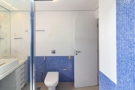 Apartamento à venda com 320m², 4 quartos e 4 vagas Apartamento à venda com 320m², 4 quartos e 4 vagasBanheiro Suíte 1