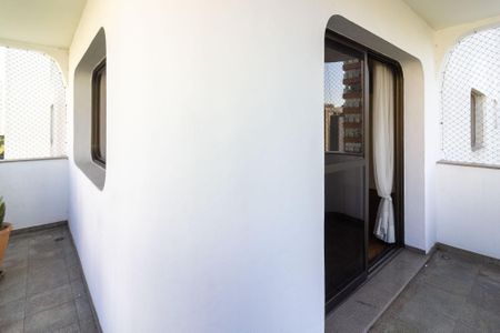 Apartamento à venda com 320m², 4 quartos e 4 vagas Apartamento à venda com 320m², 4 quartos e 4 vagasSala Varanda